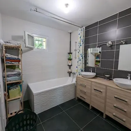 Maison 3 Chambres, Exterieur Avec Piscine Holiday home *